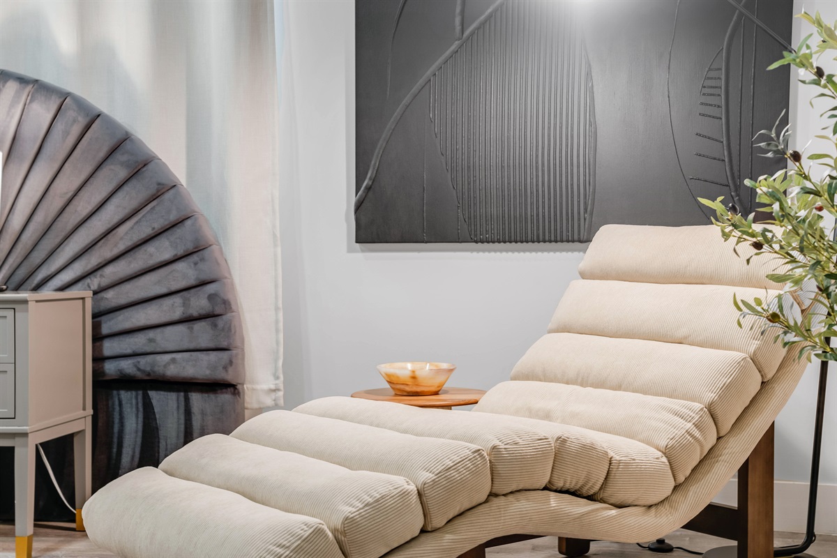 🪑 A cozy corner just for you — read, relax, recharge.