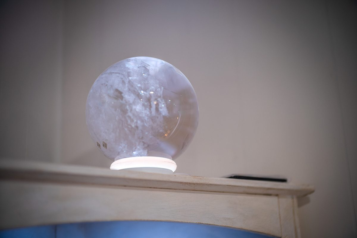 The home is decorated with many crystals that can be purchased if desired. Contact the host if you are interested. 