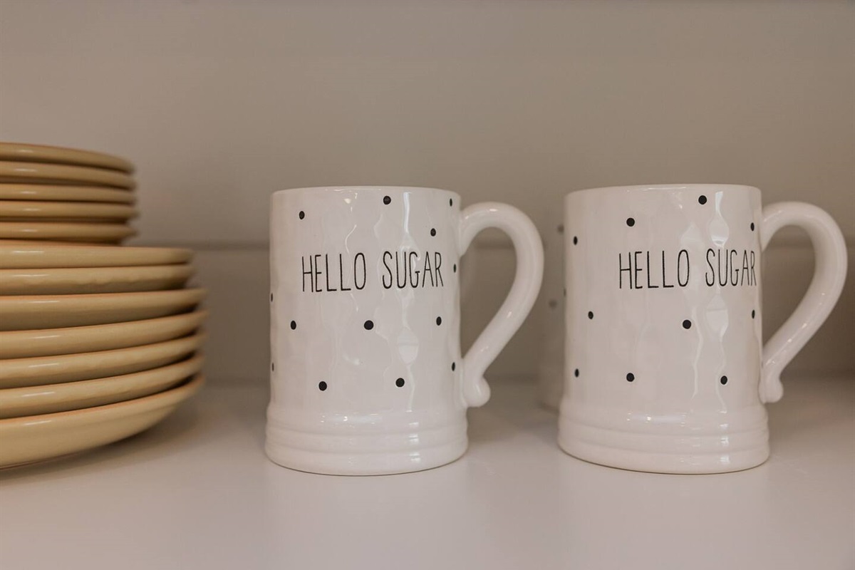 Beautiful plates and mugs to make your stay inviting. 