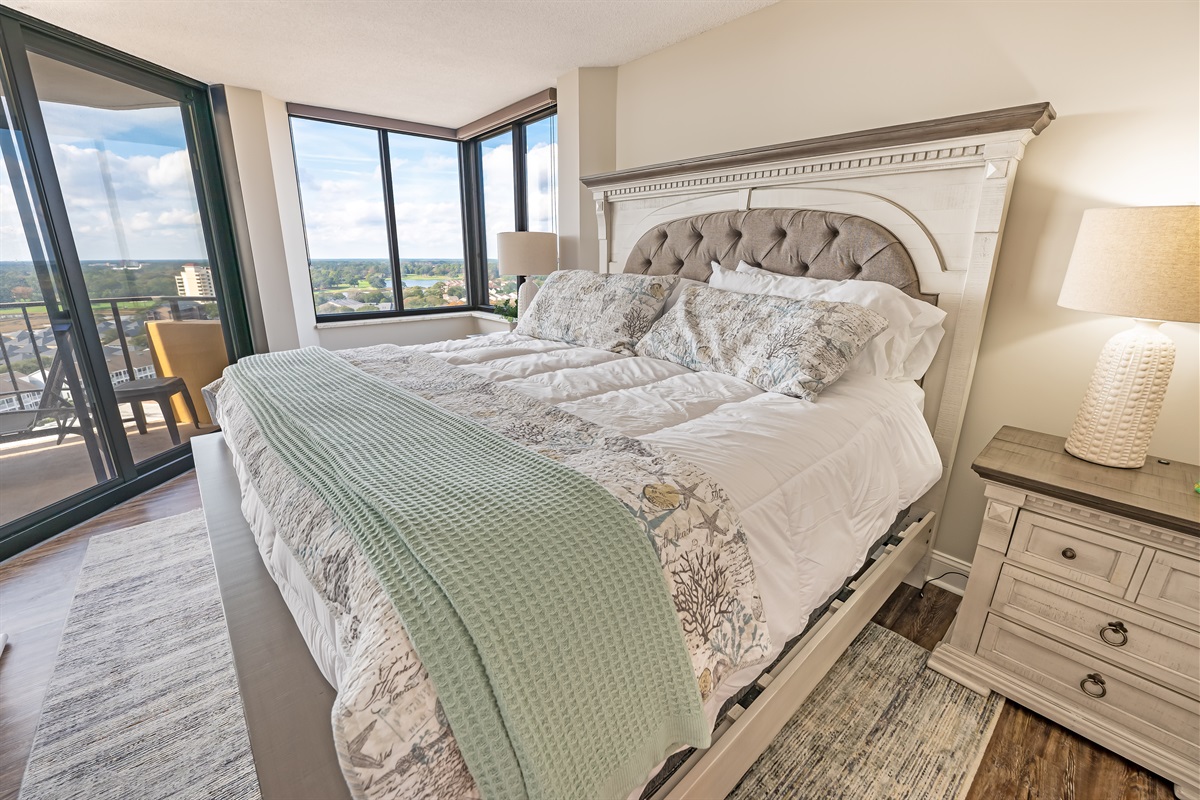 Room with Stunning Views🌊☀️