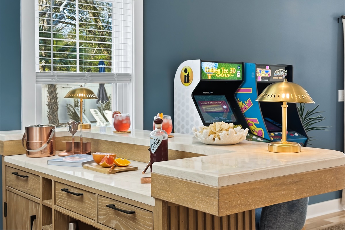 Prepare drinks at the bar to enjoy by the pool!