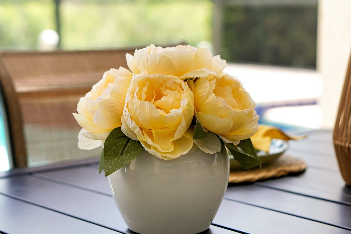 Poolside Lanai: Thoughtful tropical touches create a welcoming place to relax beside the pool.