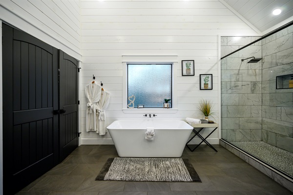 Ready for some serious ‘me time’? This tub is calling your name, and with your cabin's tankless water heater, you’ve got endless hot water for bubble baths, Zen moments, and total relaxation bliss