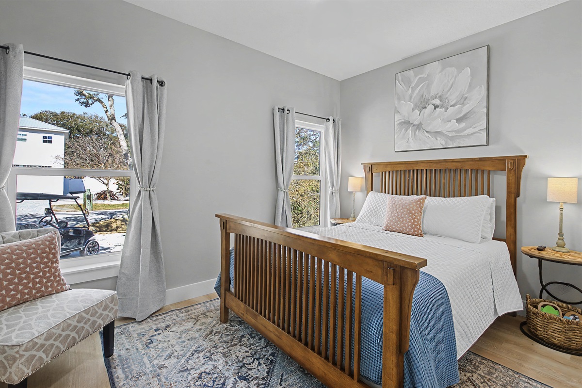 Blue room with Queen bed & blackout curtains