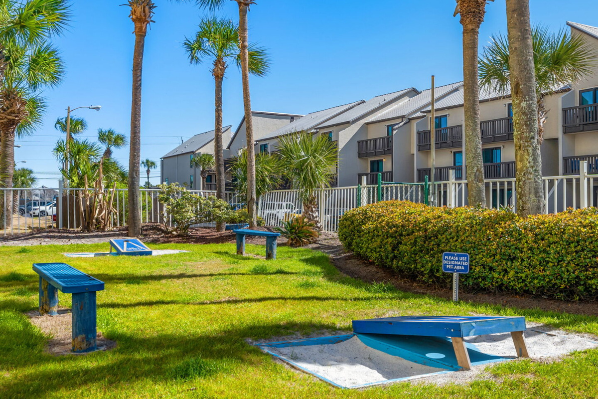 Spend sunny afternoons playing cornhole on the lawn. The bags are always ready for a friendly game.