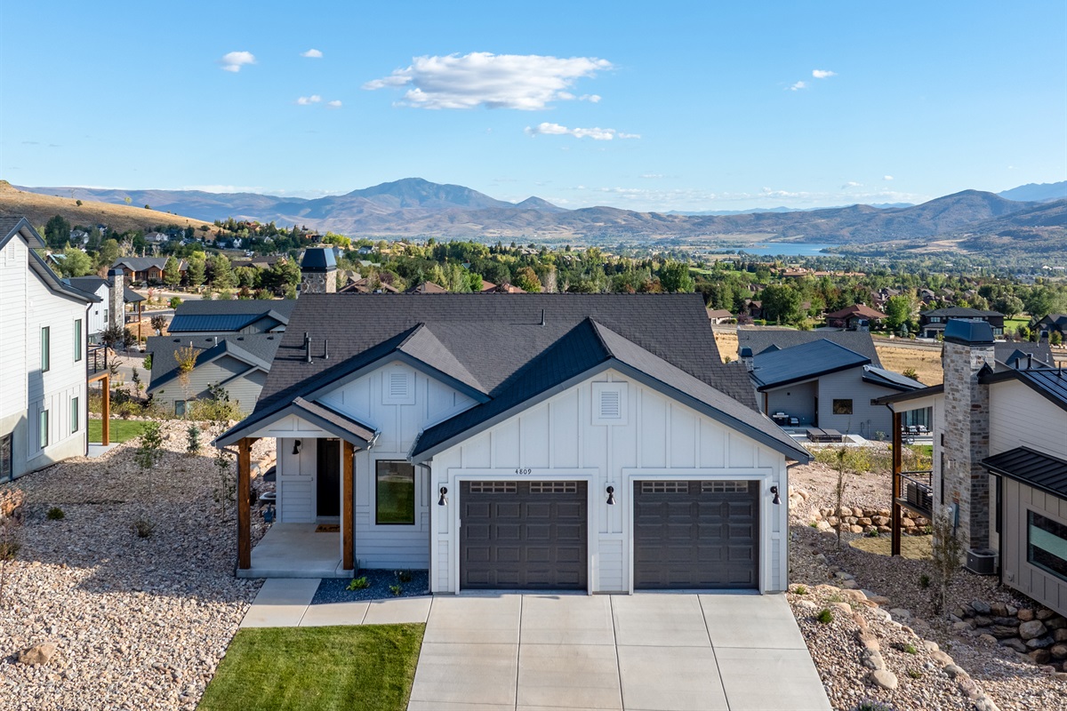 Peaceful neighborhood surrounded by natural beauty.
