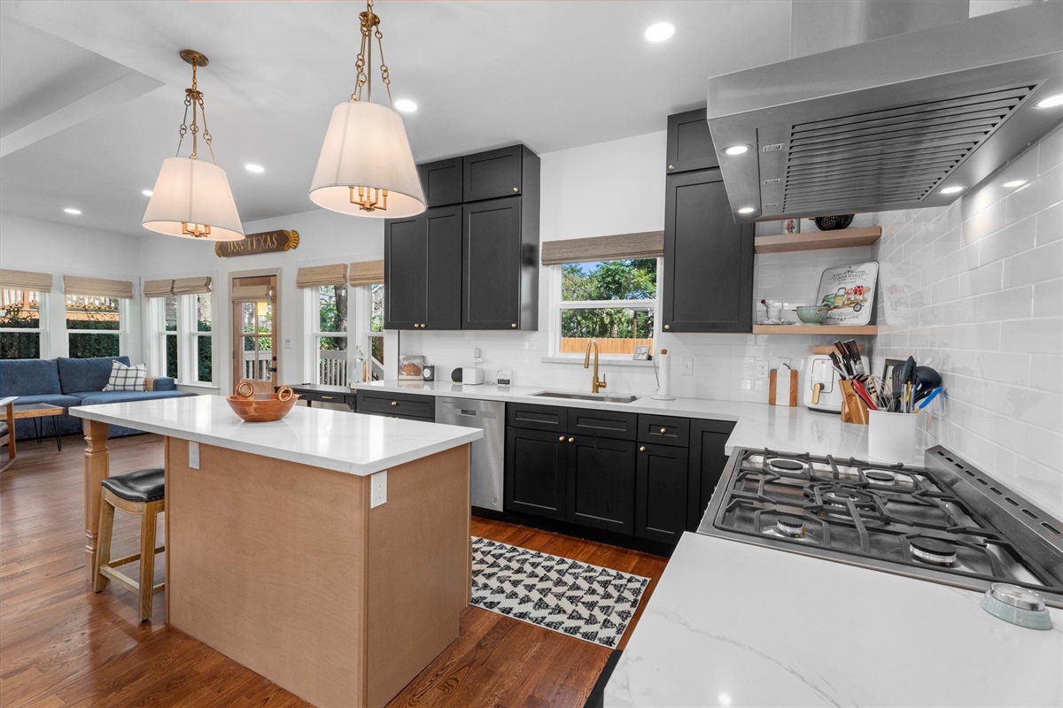 bfead1fbdae443b08989d07049f15b50 Large | Beachhouse | Texas | TX | Vacation Homes | Galveston | Crystal Beach | Kokomo | Breezy Days | Beachfront Elegance | Sunrise Serenity | Southern Sands Property Management, LLC