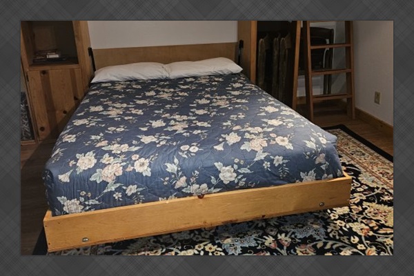 Pull-down murphy bed: Full-size bed.