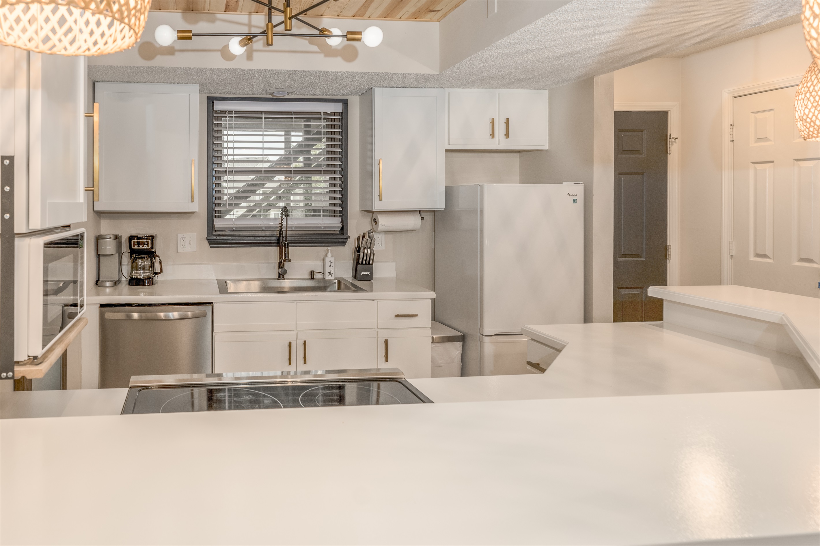 Fully stocked kitchen!