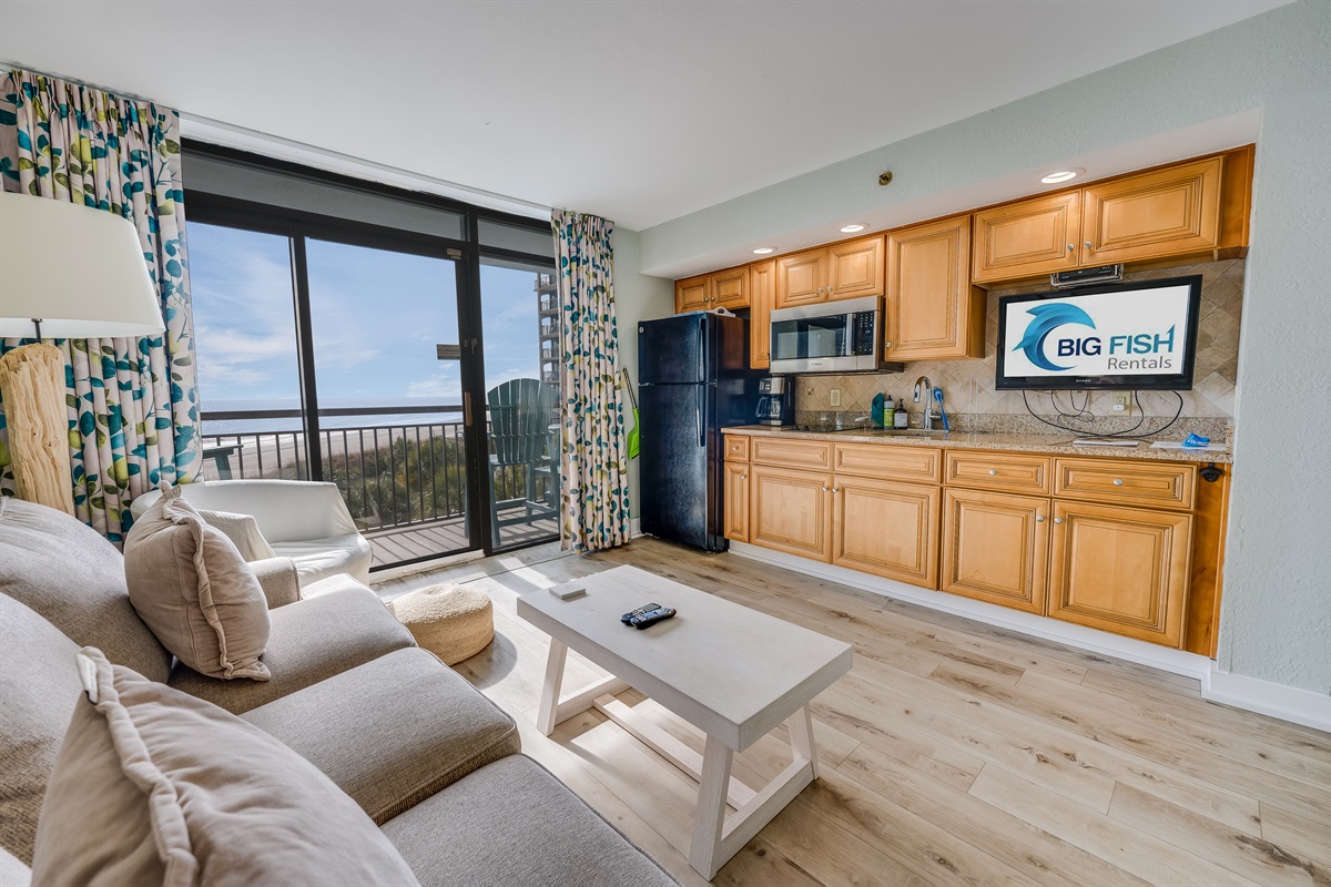 Amazing Living Room with Stunning Views🌊☀️