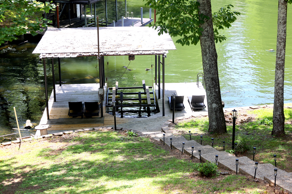 Peaceful Wilson Lake waterfront and beautiful outdoor views