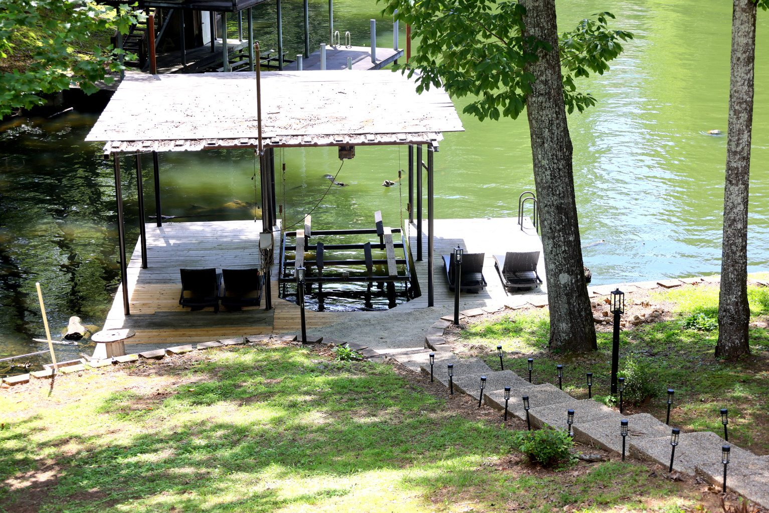 Peaceful Wilson Lake waterfront and beautiful outdoor views