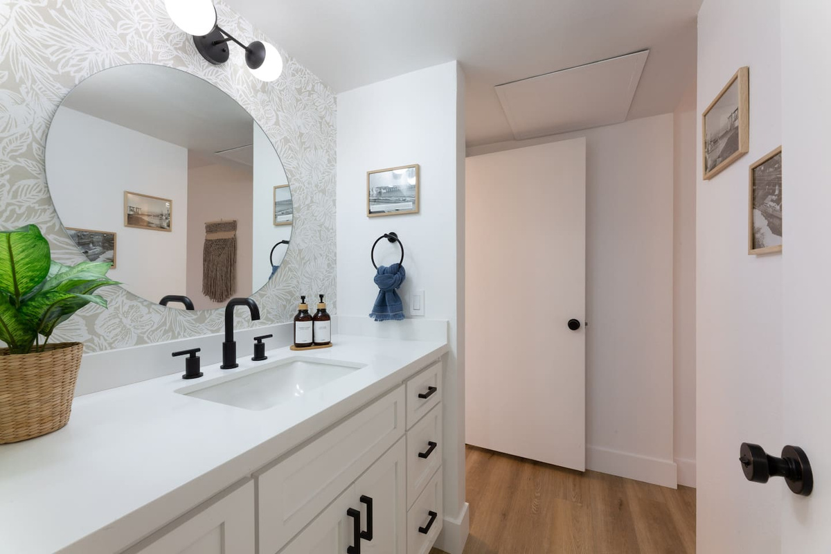 Master bathroom 