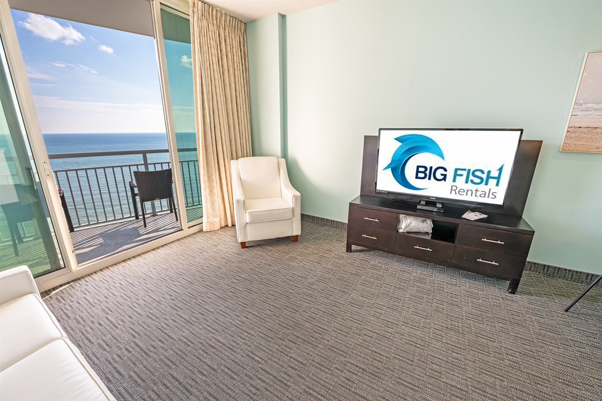 Living Room with Stunning Views🌊☀️