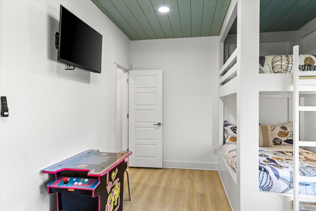 c00209f411f1428f9306aa7e47e13095 Large | Beachhouse | Texas | TX | Vacation Homes | Galveston | Crystal Beach | Kokomo | Breezy Days | Beachfront Elegance | Sunrise Serenity | Southern Sands Property Management, LLC