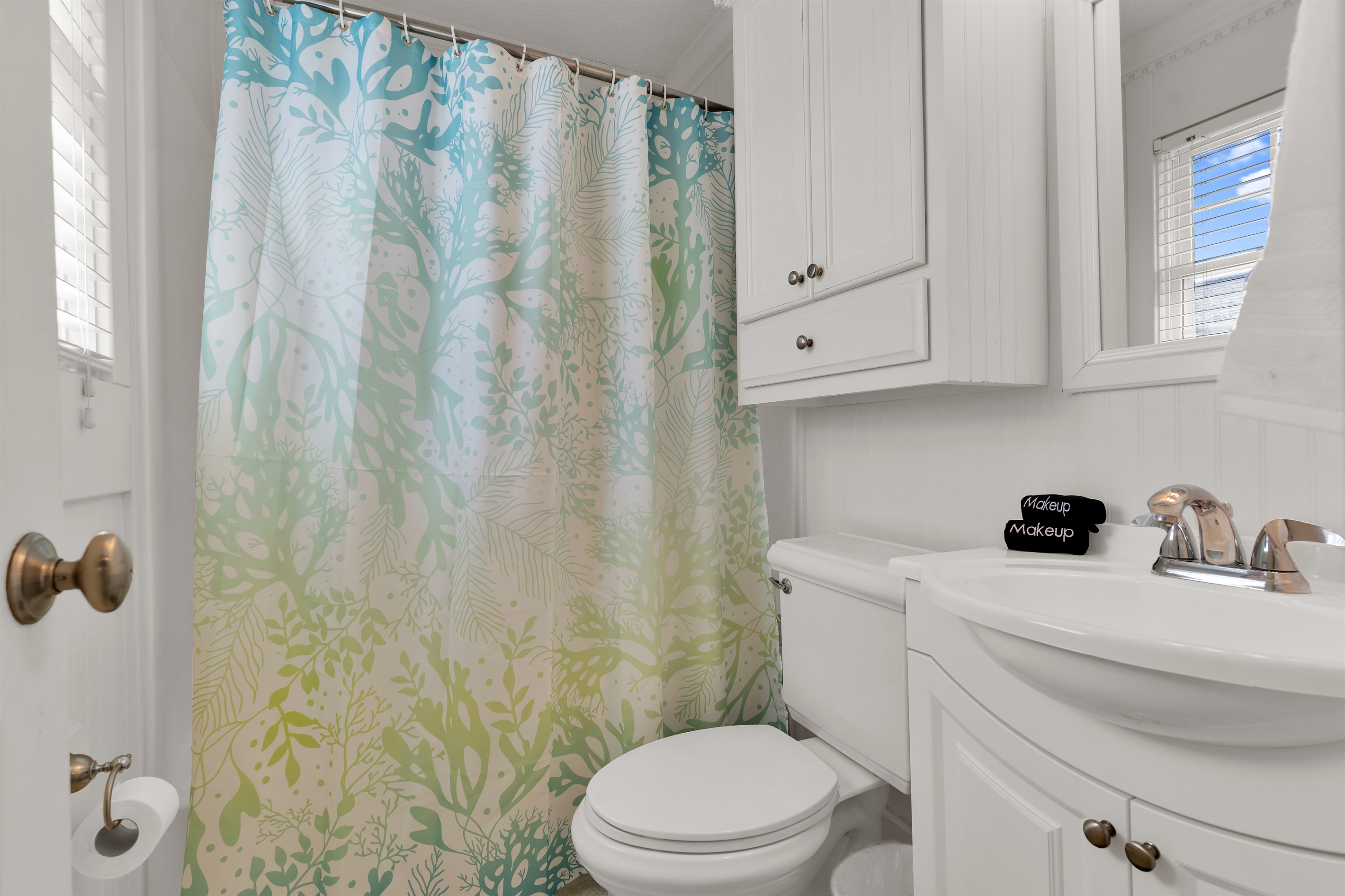 Master ensuite bathroom