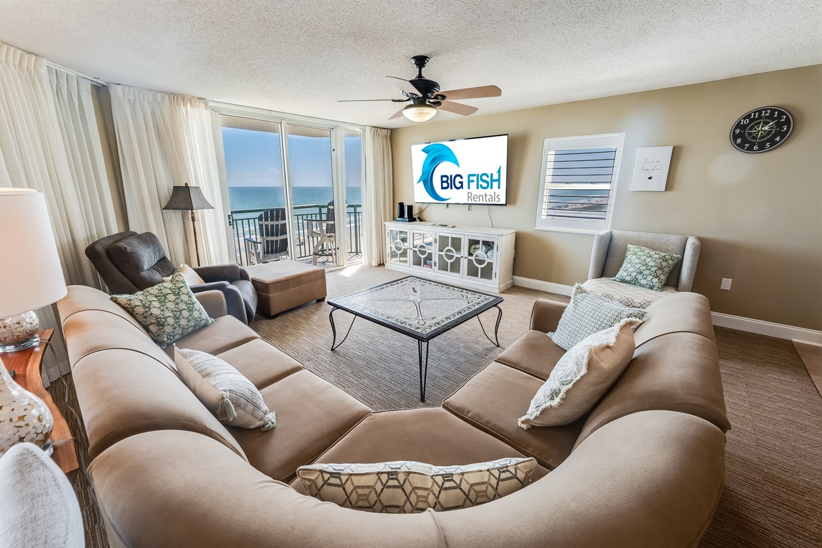 Amazing Living Room with Views of the Ocean 🌊☀️