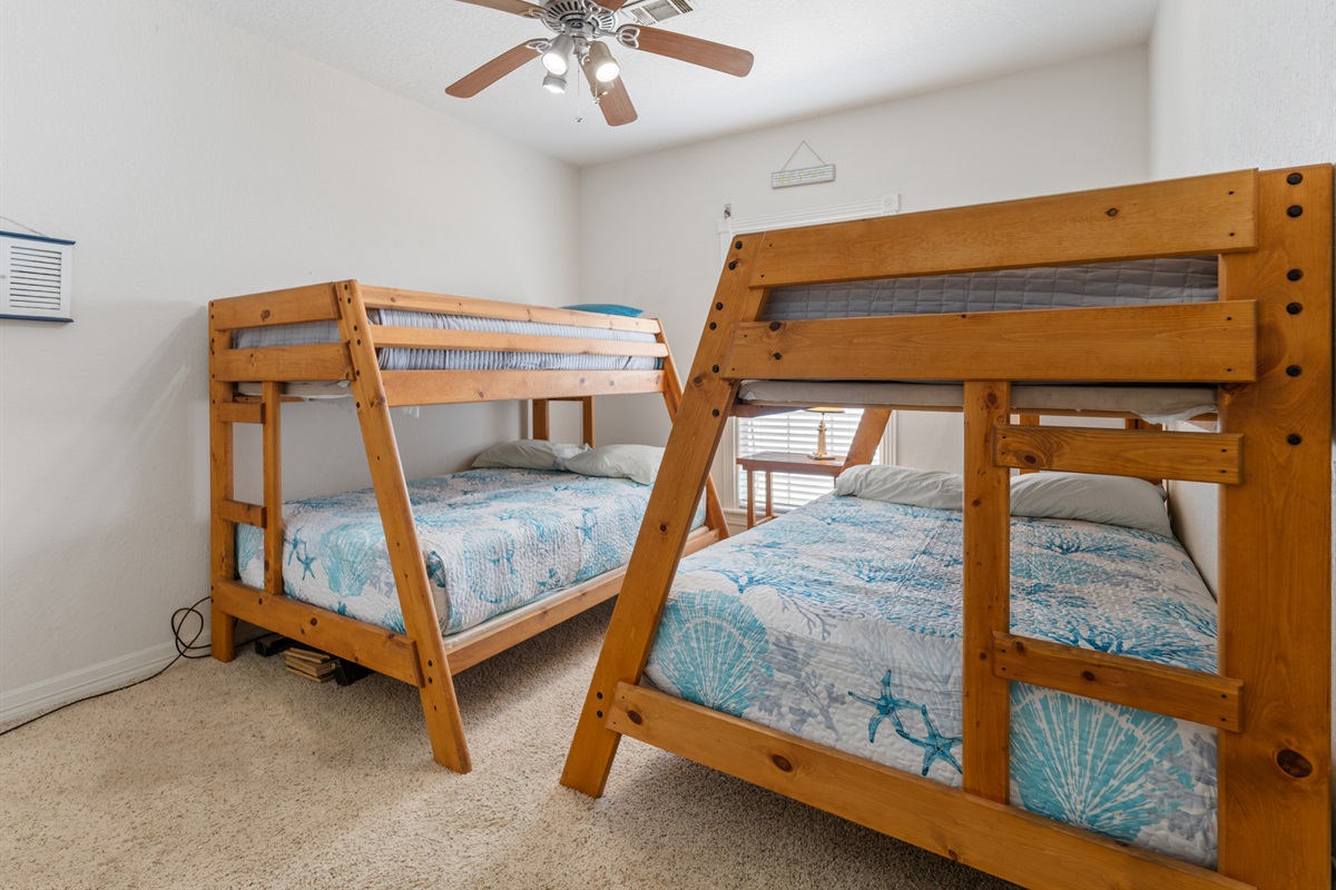 Bunk room - 2 twin over full size bunk beds