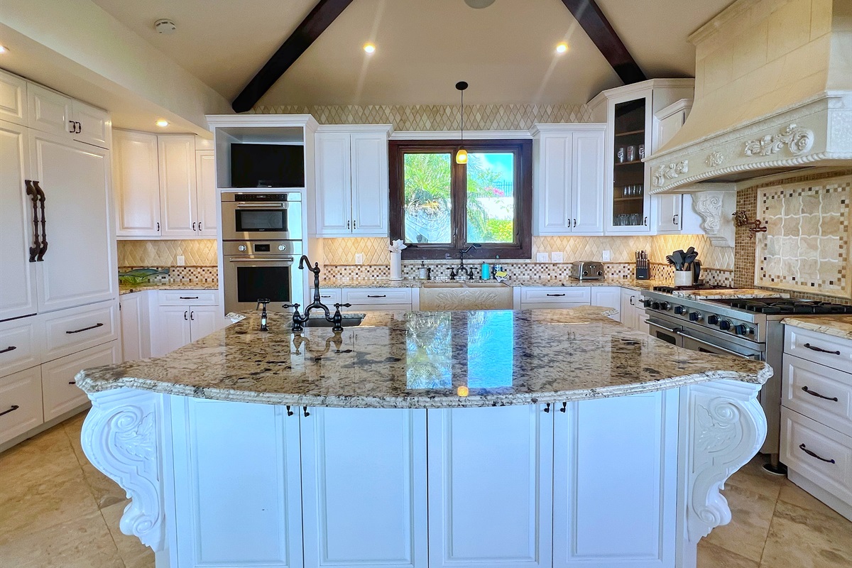 A chef&rsquo;s kitchen with granite counters and stainless steel appliances awaits.
