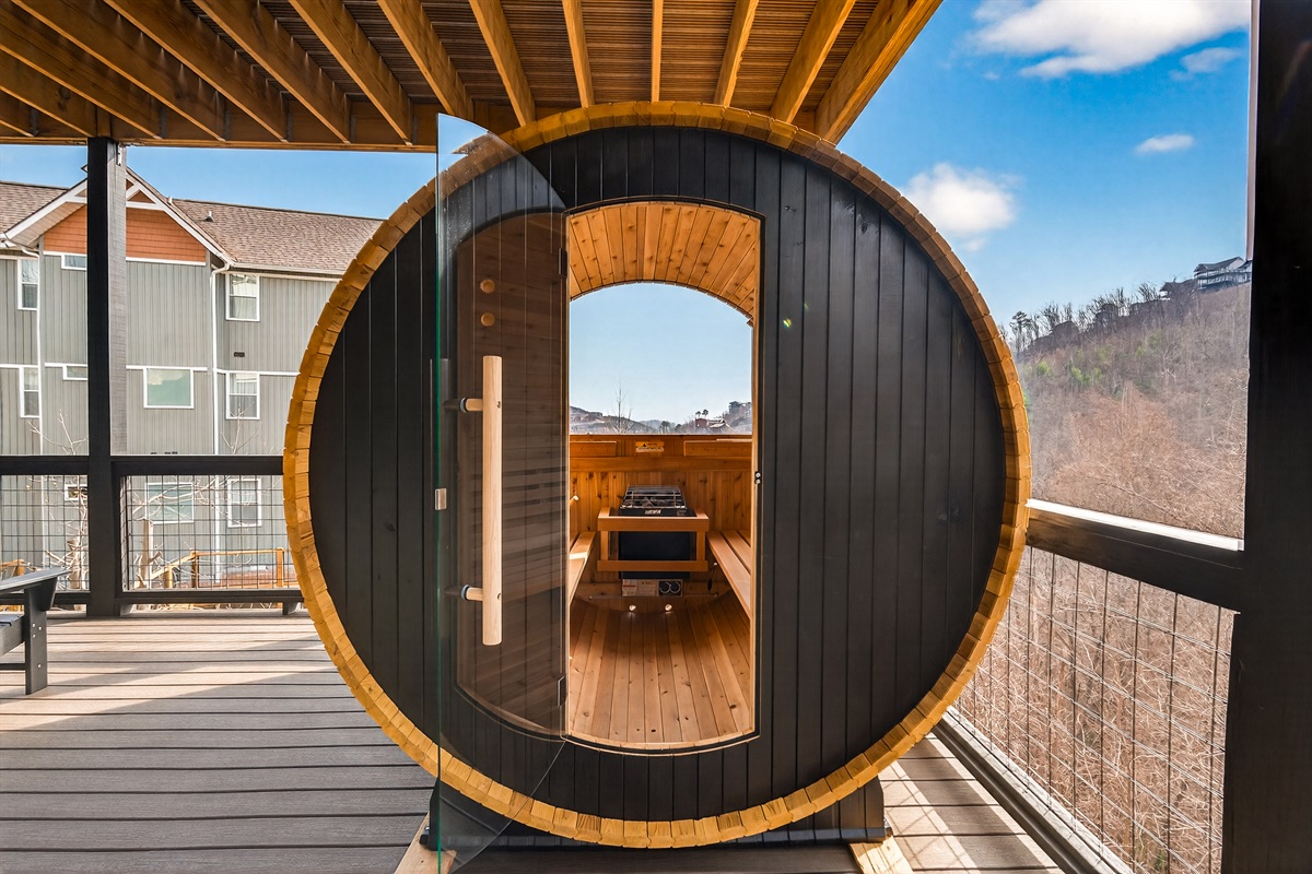 🔥 Private Smoky Mountain View Sauna – Relax, detox, and recharge in the outdoor sauna with a stunning window overlooking the Smoky Mountains. The perfect place to unwind after hiking, exploring Gatlinburg, or soaking in the hot tub. A true luxury cabin sp
