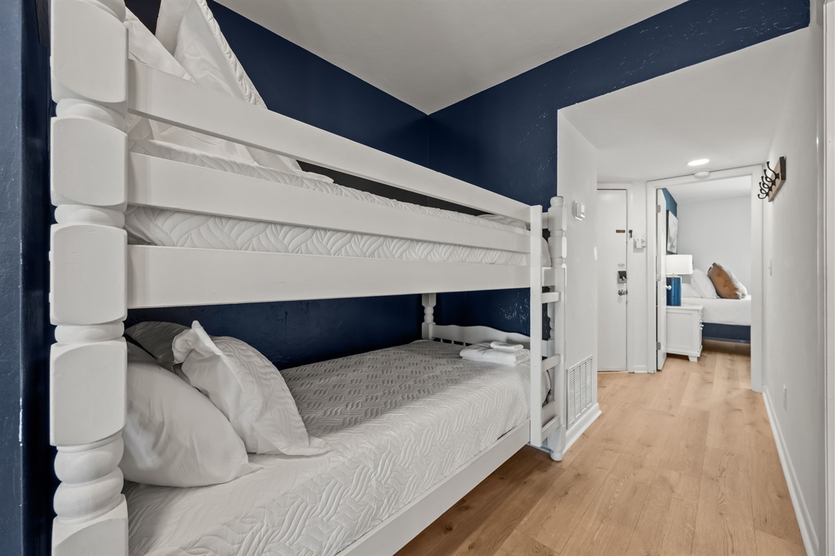 Relaxing hallway bunk, ideal for kids or extra guests