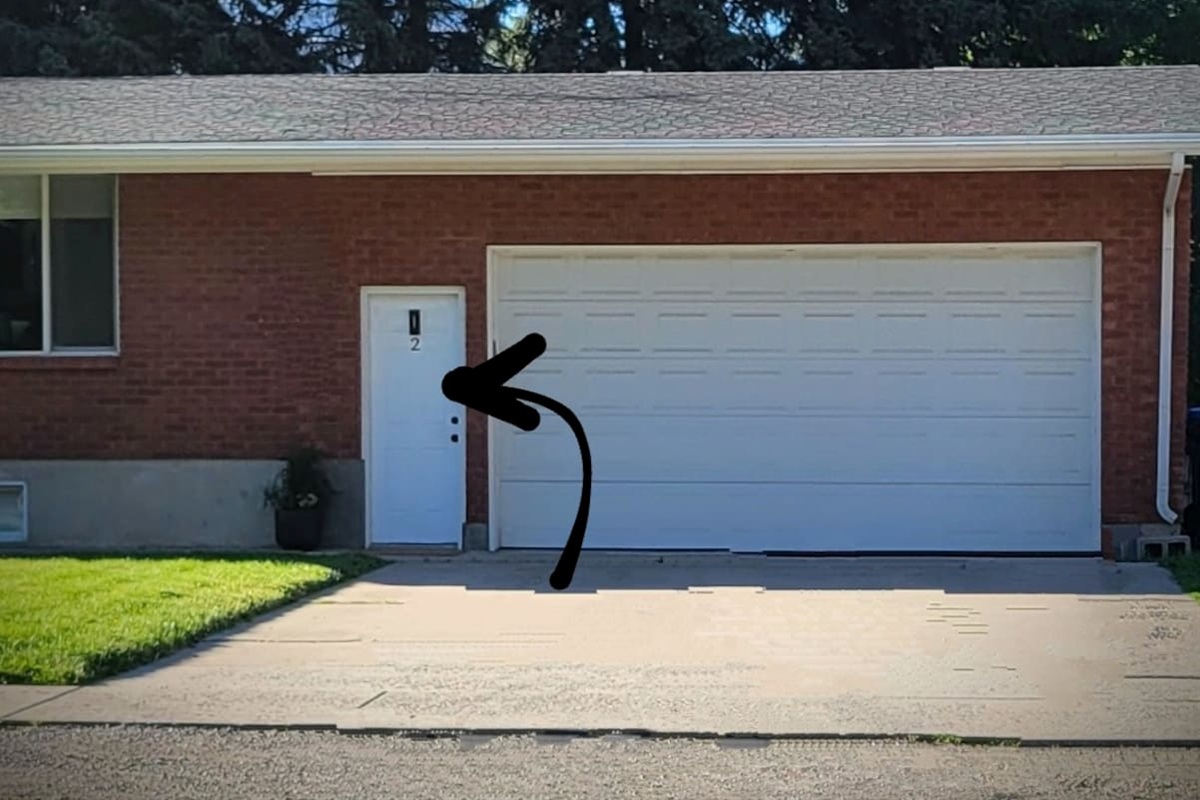 Private entry and parking spot