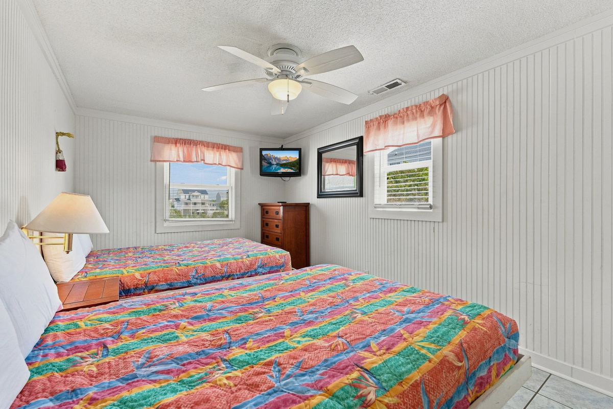 Guest Bedroom with two Queen beds 
