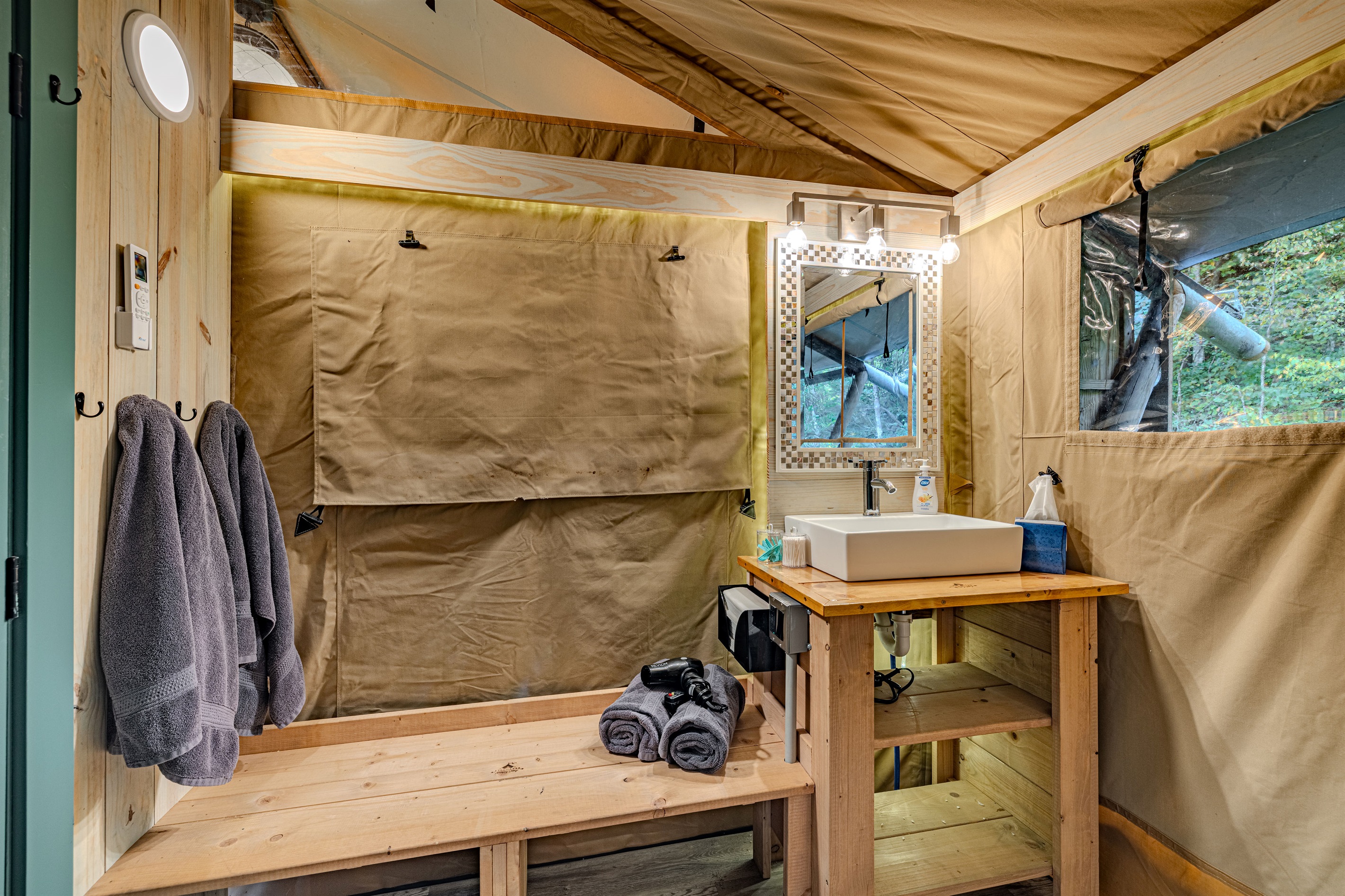 A fully equipped personal prep station. With fresh towels waiting and the perfect amount of space, this area ensures you have everything you need for comfort and convenience.