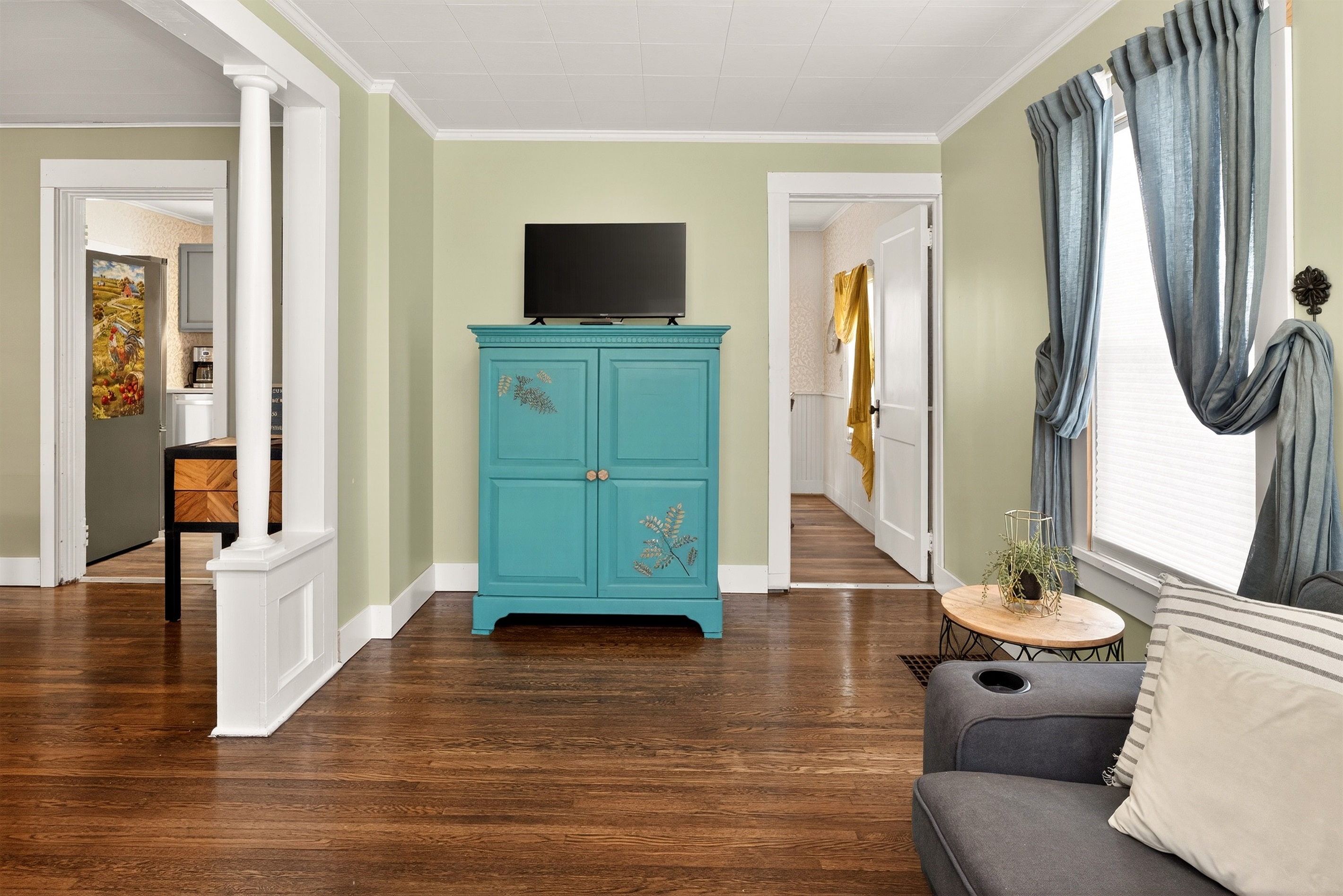 Cozy main floor living room