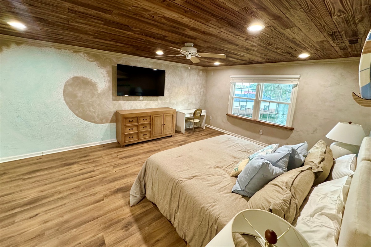 King bed (there’s a king bed in every room). 