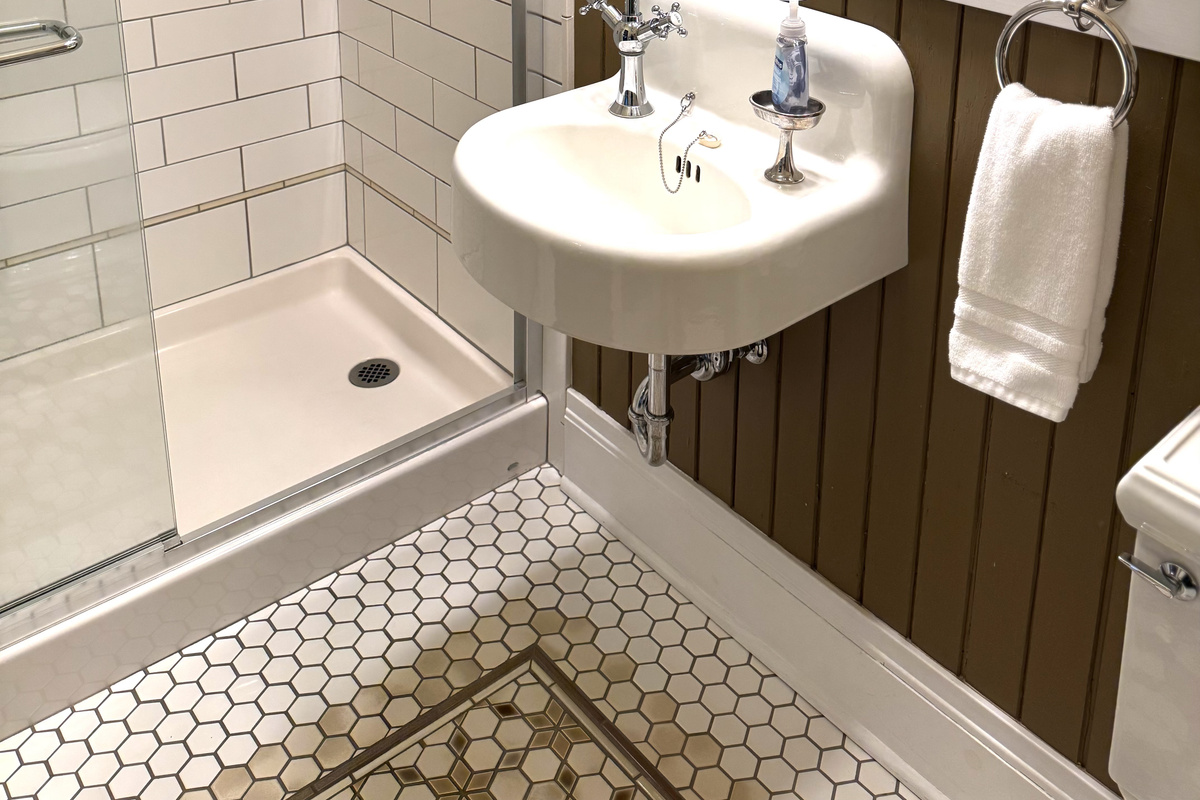 2nd Floor Ensuite Bathroom.
