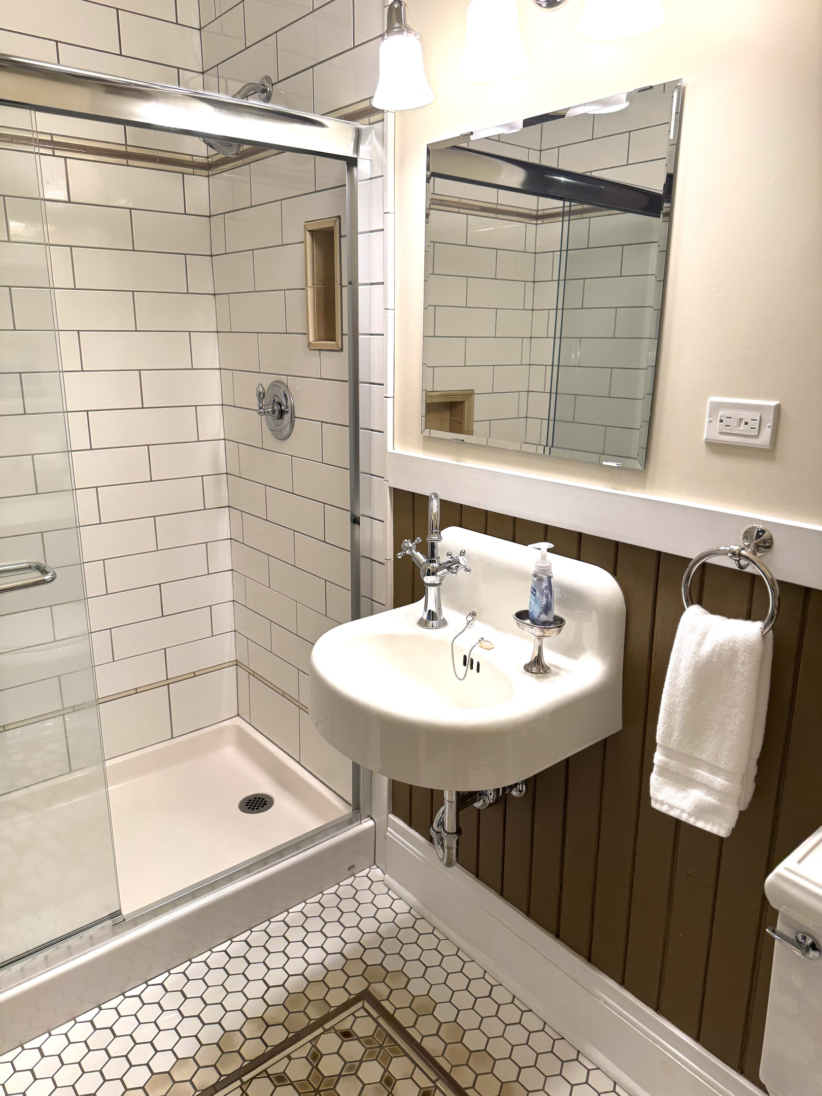 2nd Floor Ensuite Bathroom.