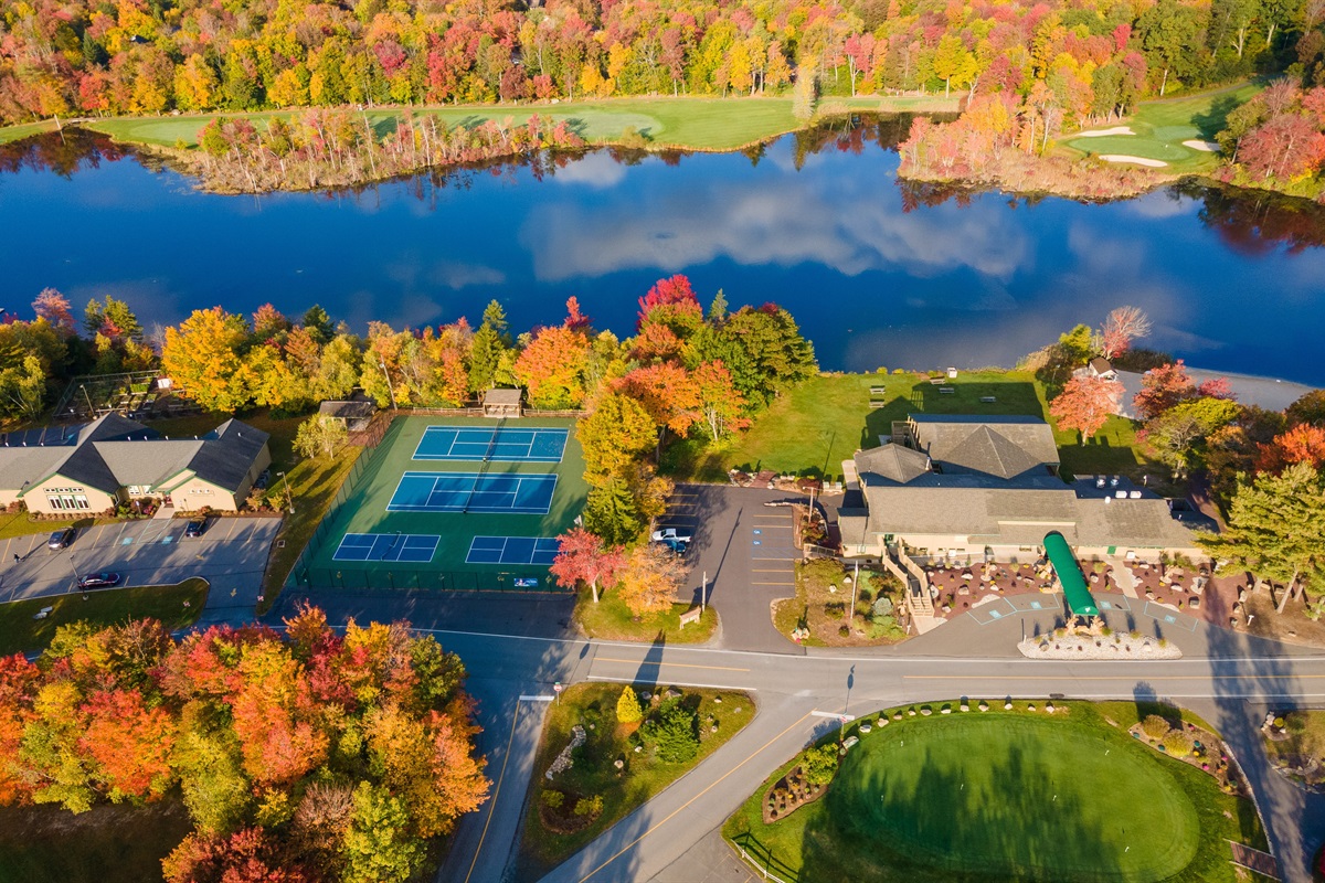 Enjoy the community amenities that Pocono Farms Country Club has to offer!