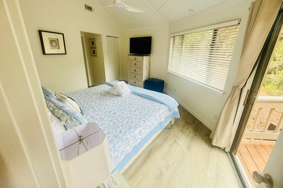 Bedroom with Smart TV