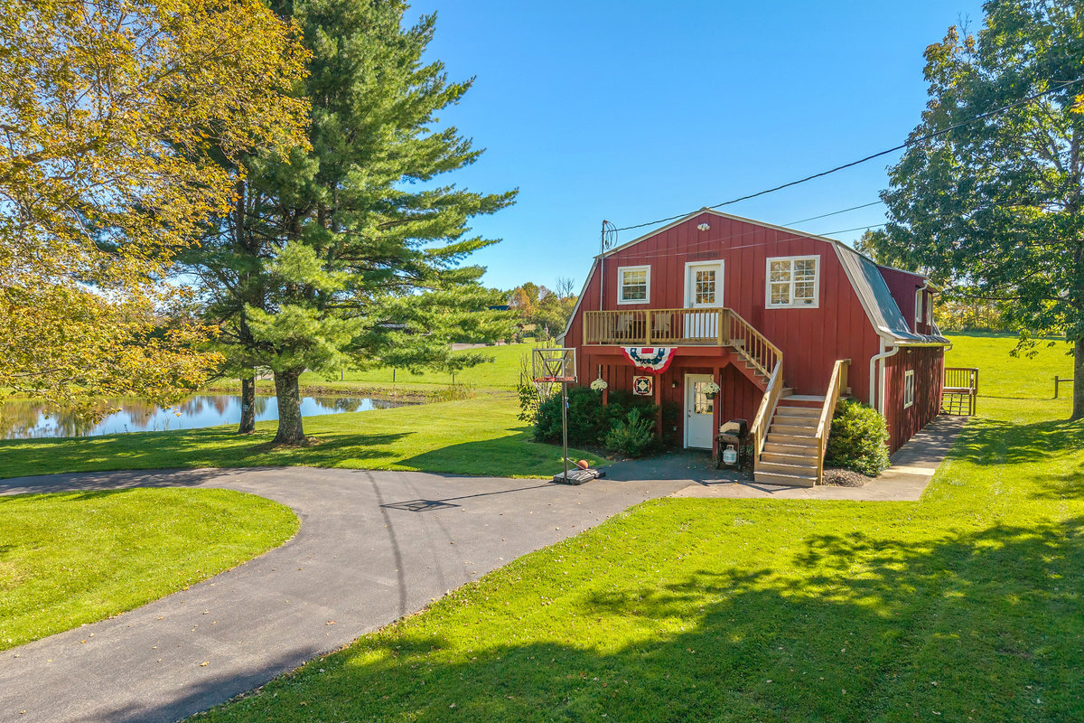 Breezy Acre Farm Apartments