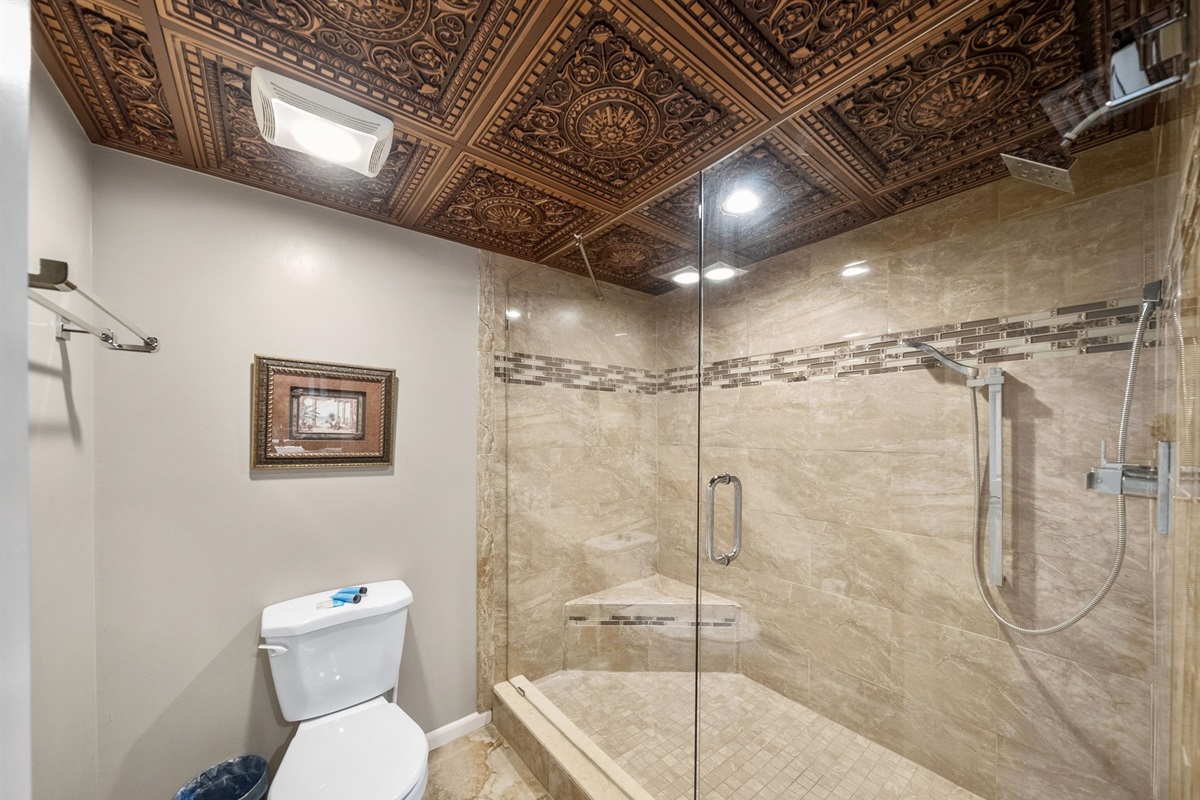 Master en suite bathroom with walk-in shower