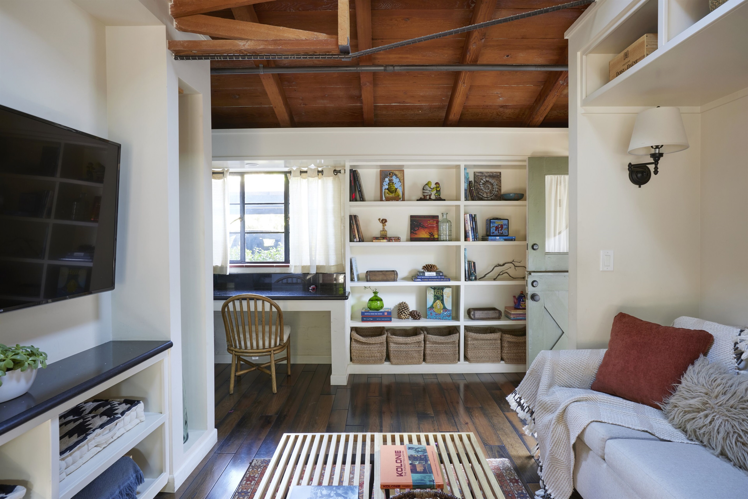 Fully appointed living space with streaming services, games, puzzles included.