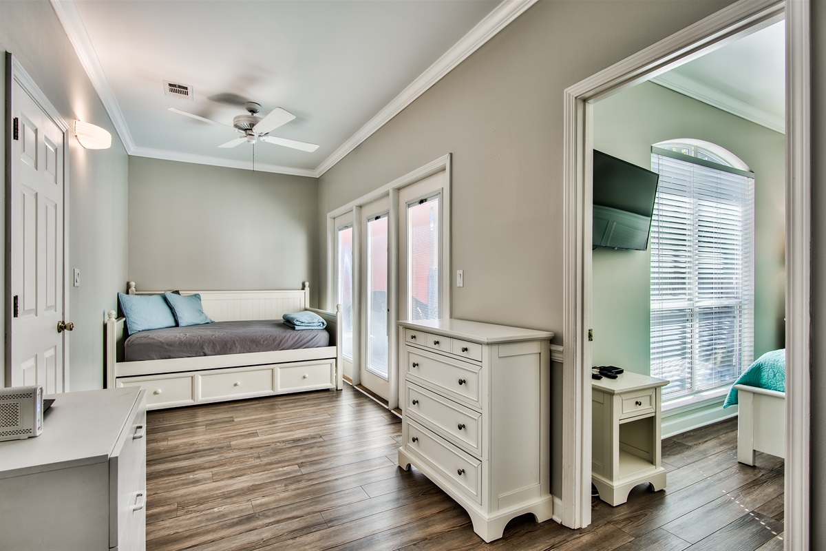 Bonus room with a daybed and a trundle