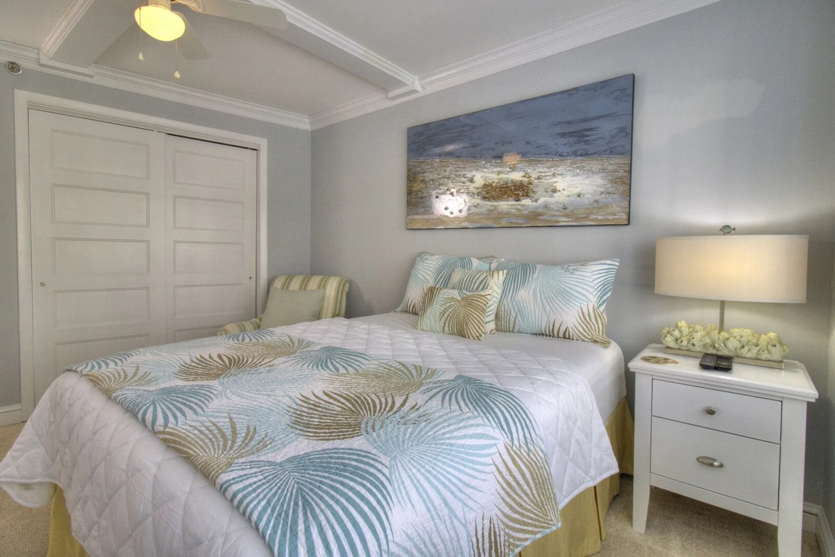 Large 3rd Bedroom with Queen Bed and ensuite