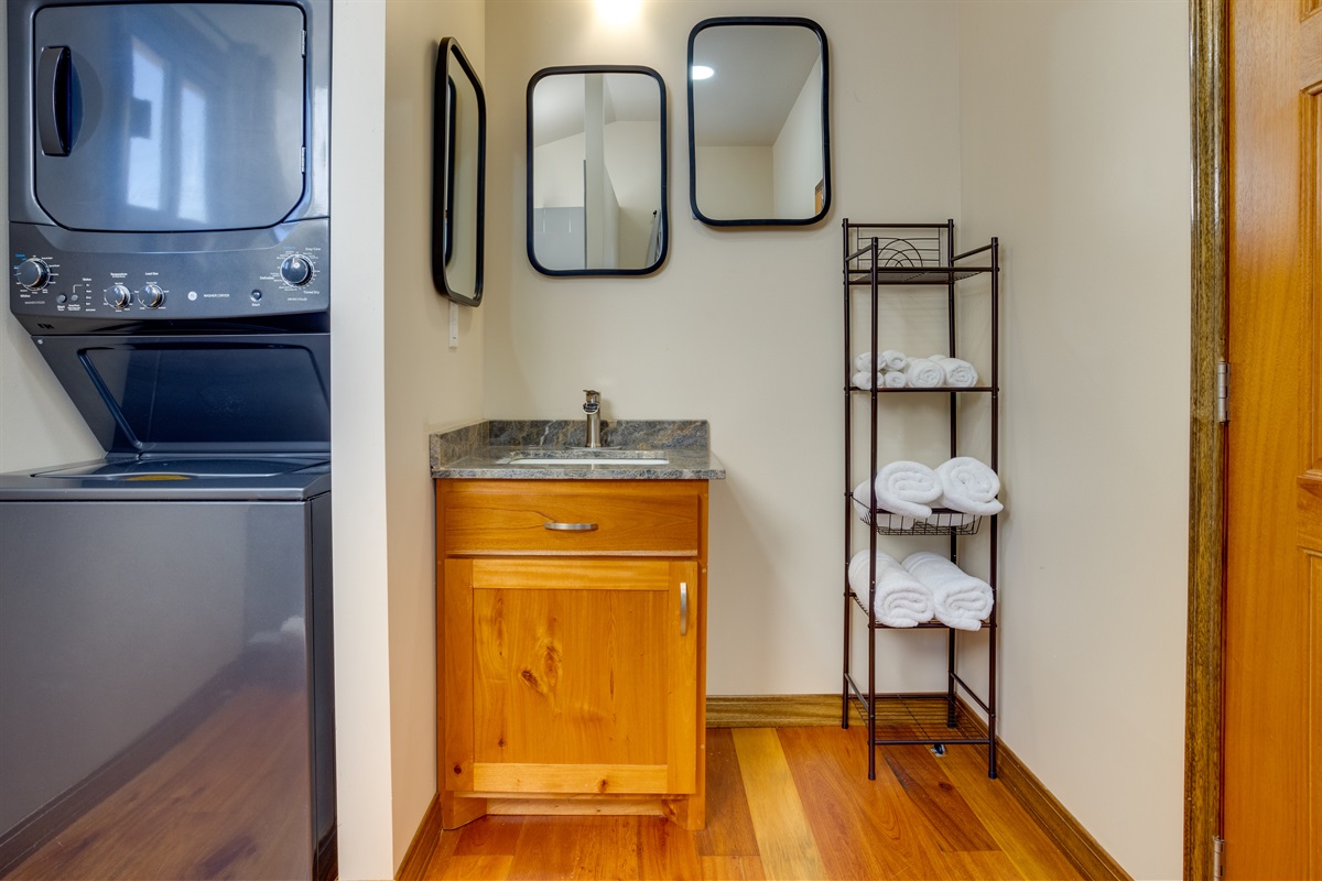 Cabana 1 bathroom and Laundry