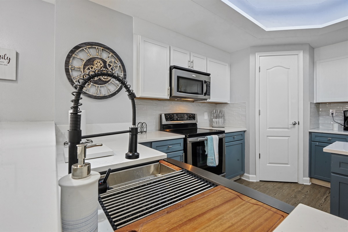 Large farmhouse sink.