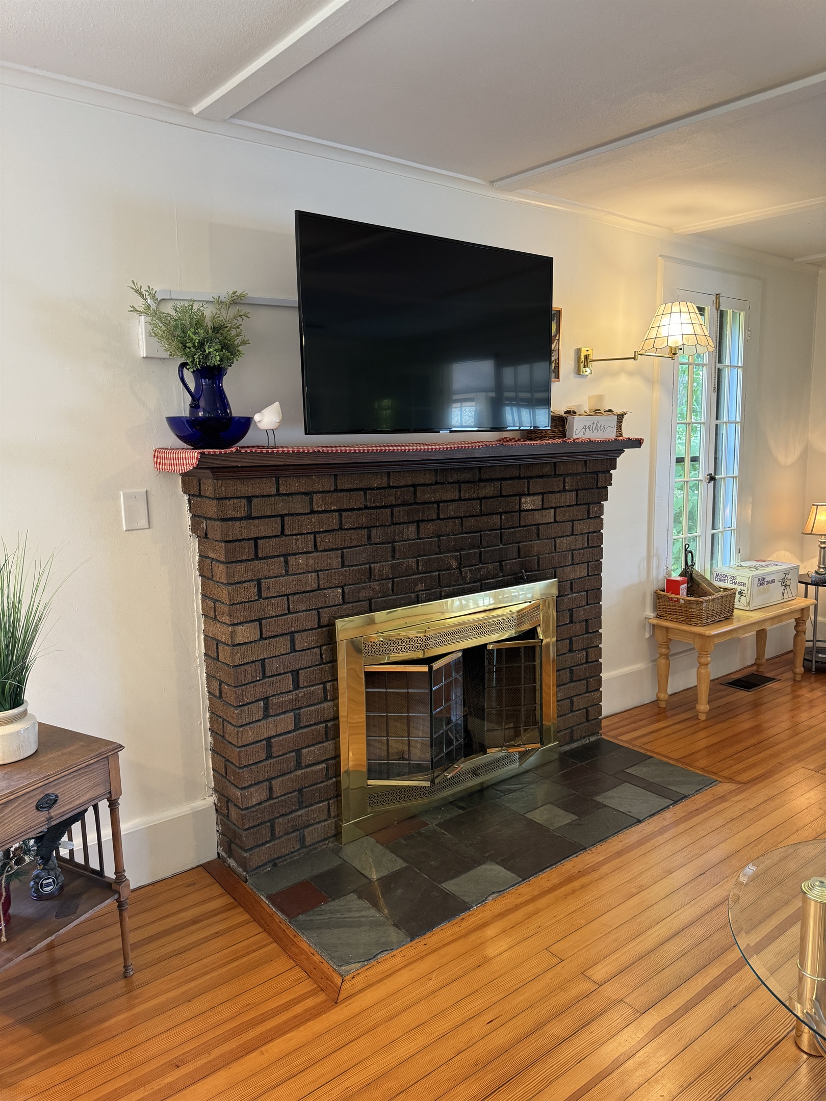 Decorative Fireplace and SmartTV