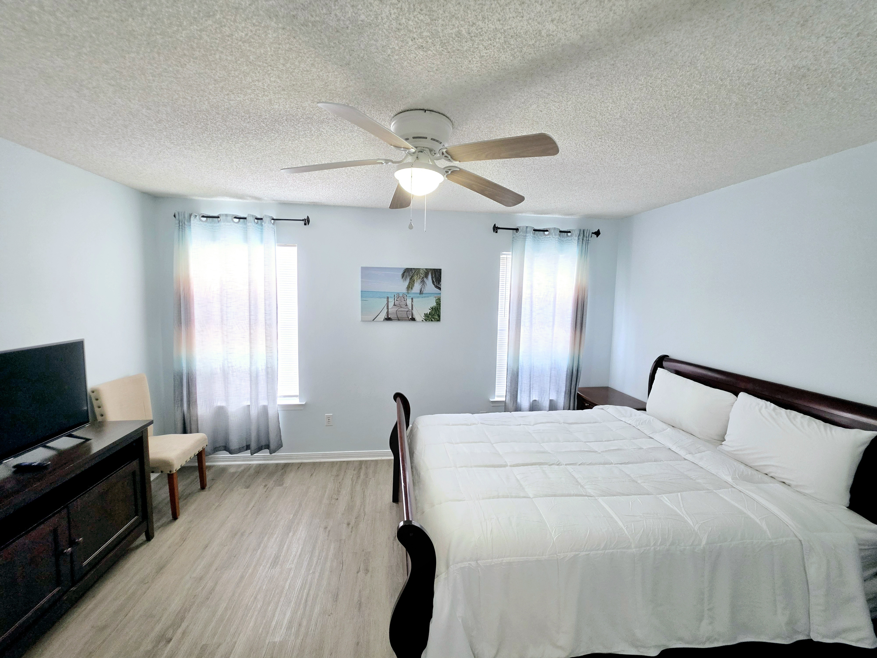 Nest side – Primary bedroom: queen sleigh bed with ensuite bath