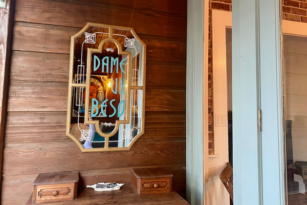 Dame un beso —give me a kiss. A forgotten art deco-ish mirror repurposed:  reimagined by a local Los Alamos artist, who also created the Kissing Cove installation it reflects.  