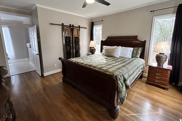 Enjoy your private oasis: Master Bedroom and Ensuite - King Bed - Private area on the ground floor!