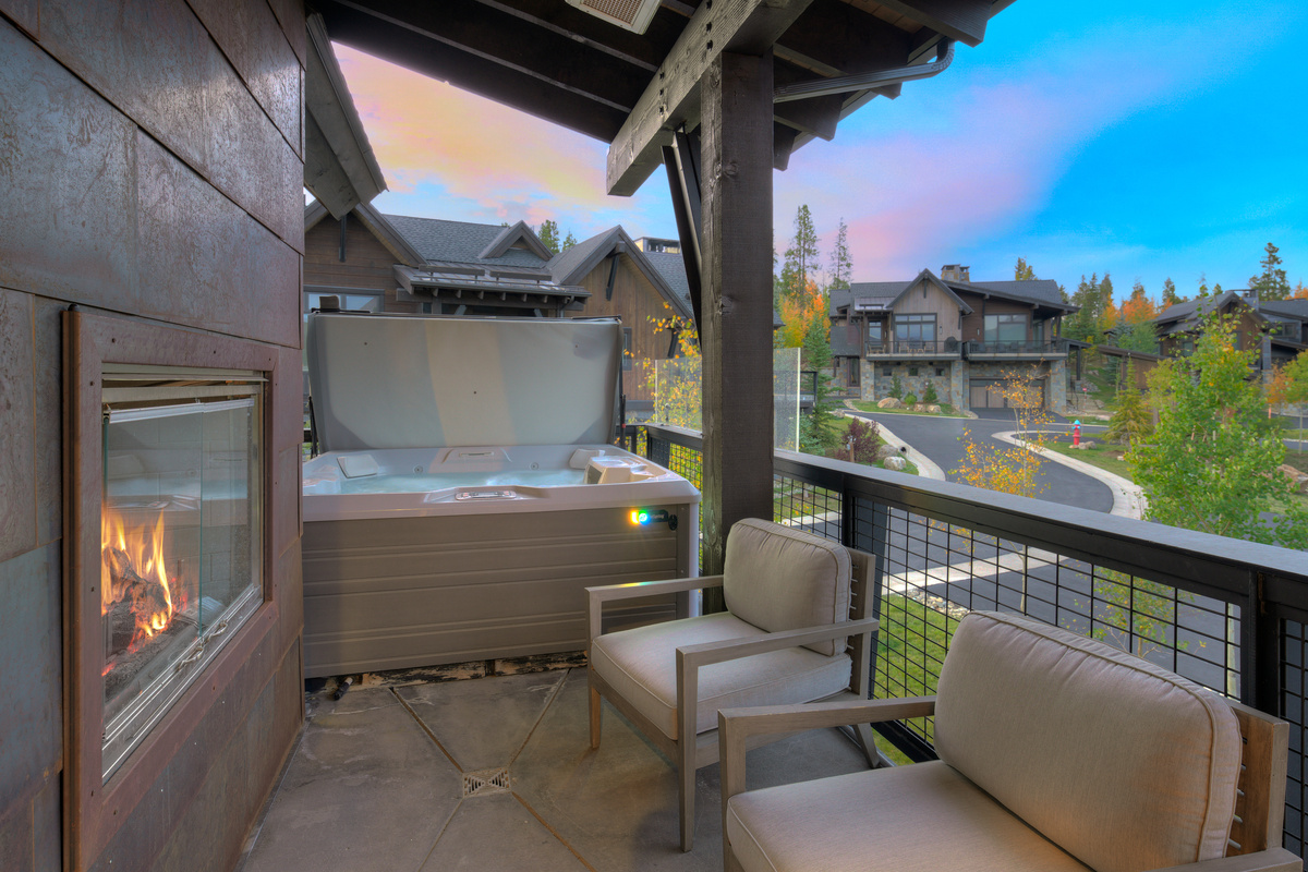 Hot Tub #2 - Off of Bedroom #1