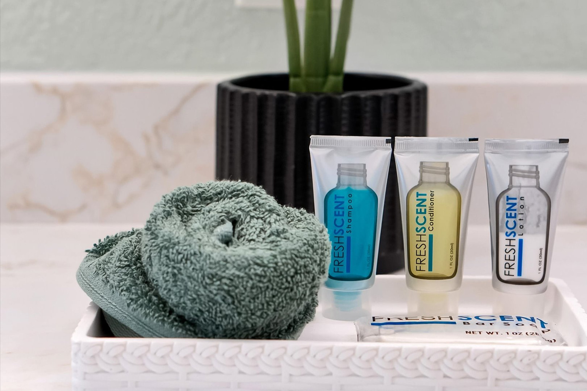 Moana King Suite Ensuite: Thoughtful arrival amenities include fresh washcloths and starter toiletries.