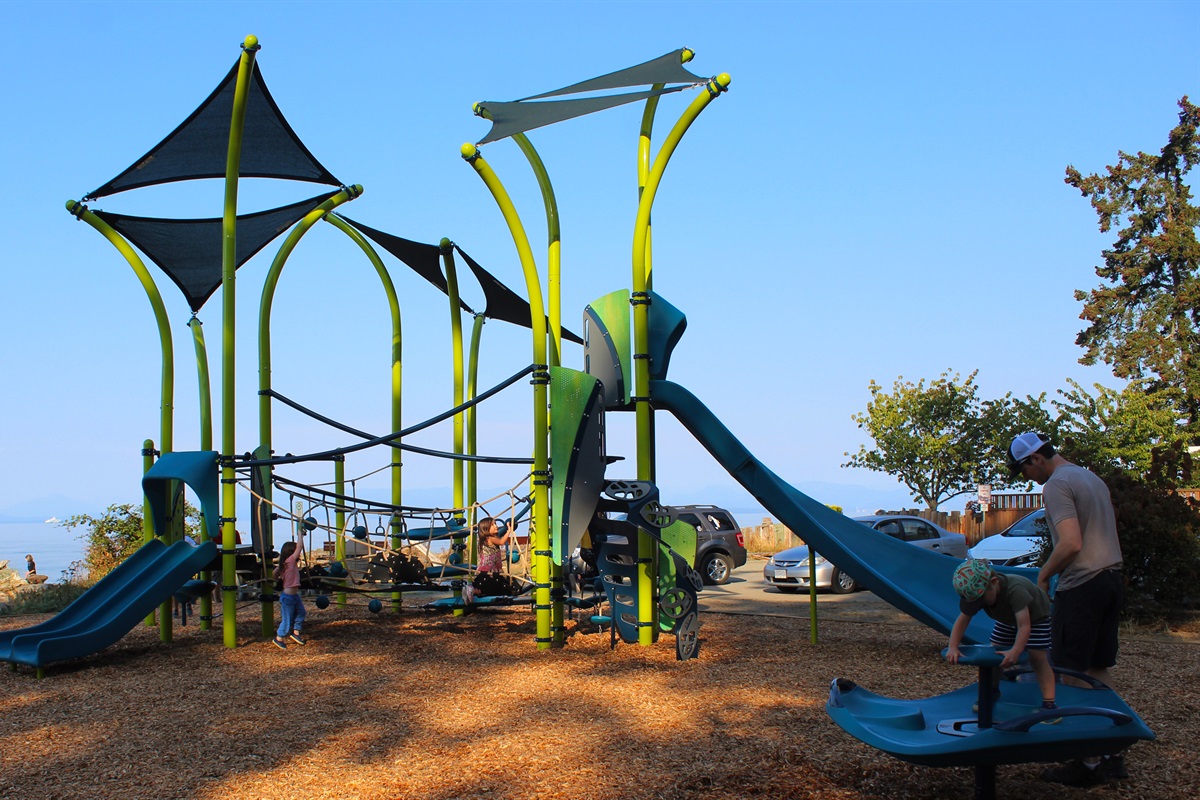 Brand new playground 2min walk away