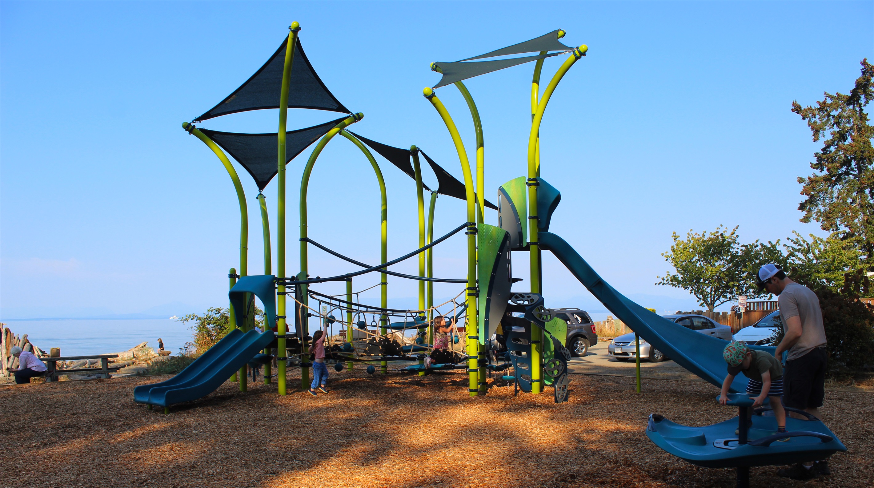 Brand new playground 2min walk away