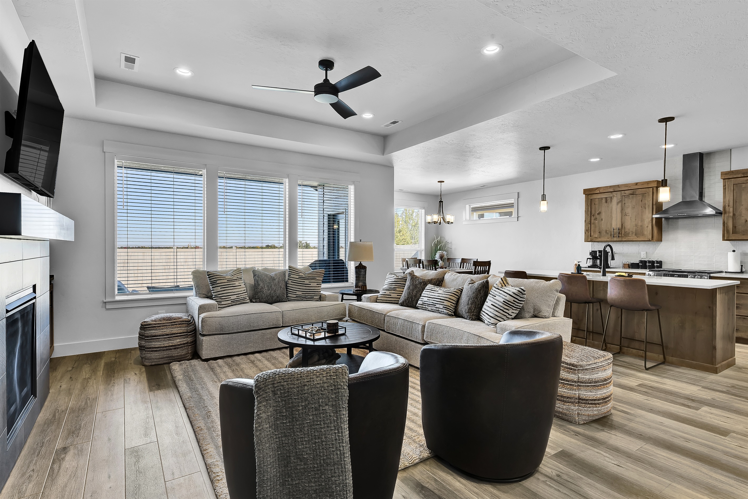 Charming Getaway With Fireplace And Playground - Modern Retreat - Nampa, ID